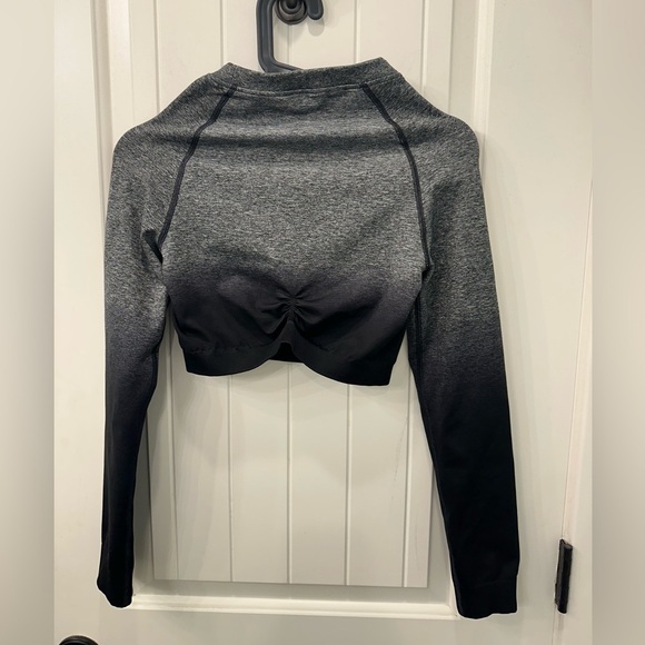 Gymshark Gray and Black Crop Top M - Picture 2 of 3